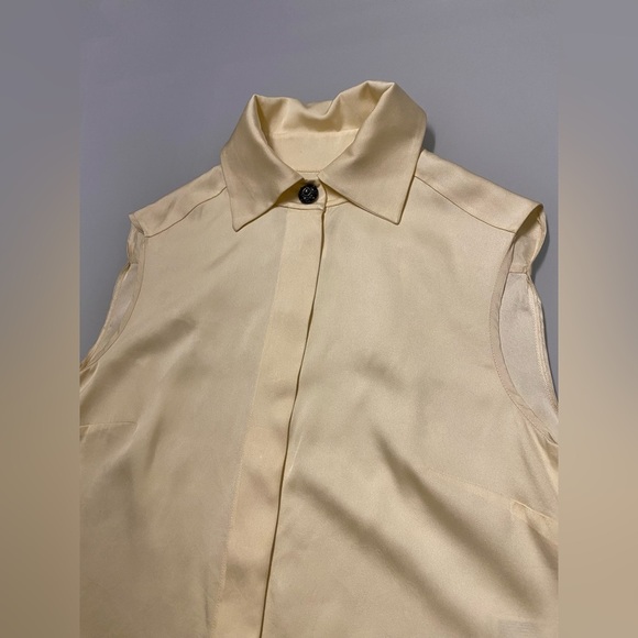 Chanel authentic limited edition vintage Sleeveless Cream Blouse, almost new - Picture 3 of 8
